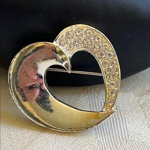 Vintage Elegant Silver Heart Brooch